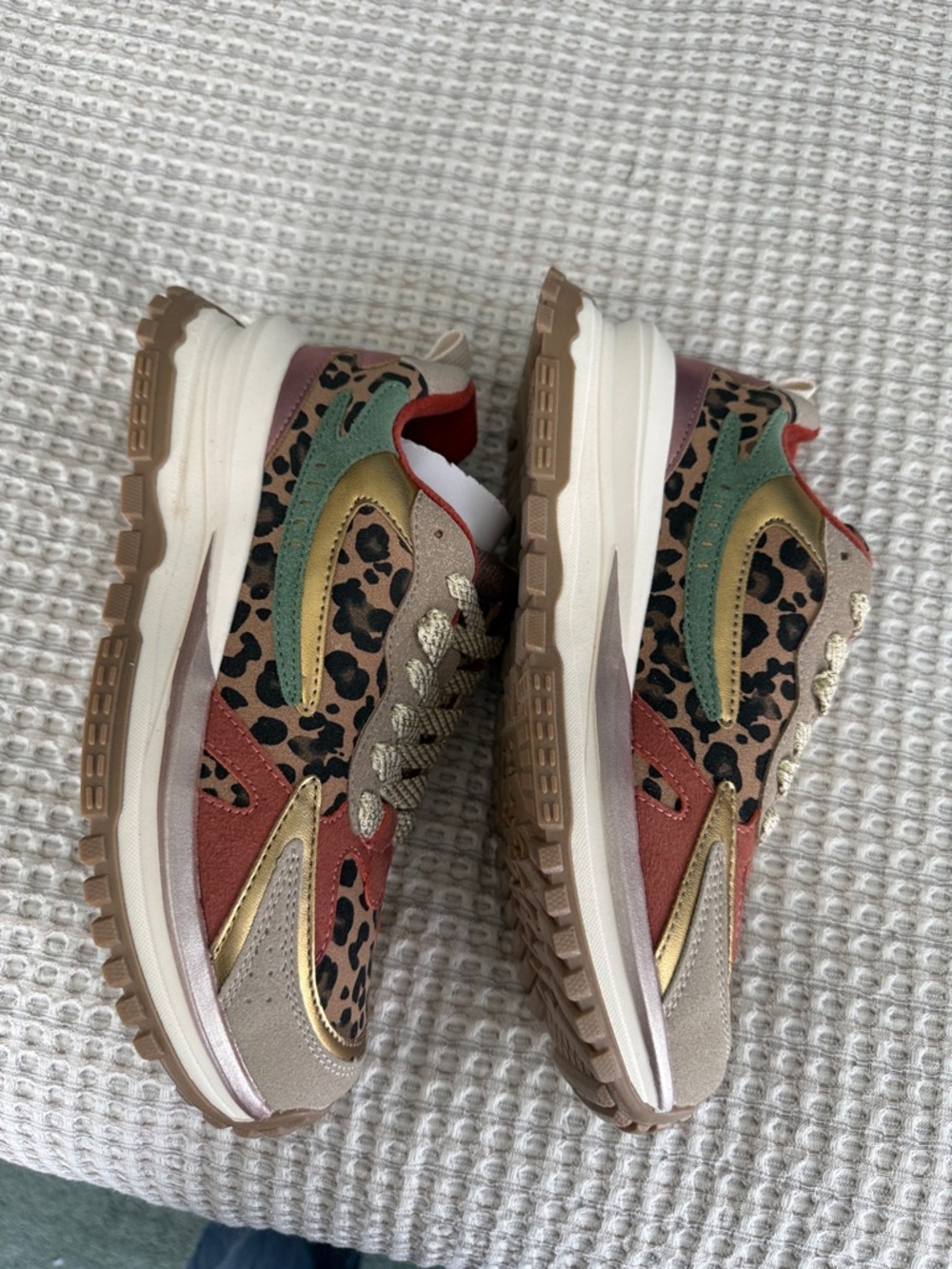 Stylish Women’s Leopard Print Sneakers in Tan & Rust in size 7.5. - Picture 2 of 5